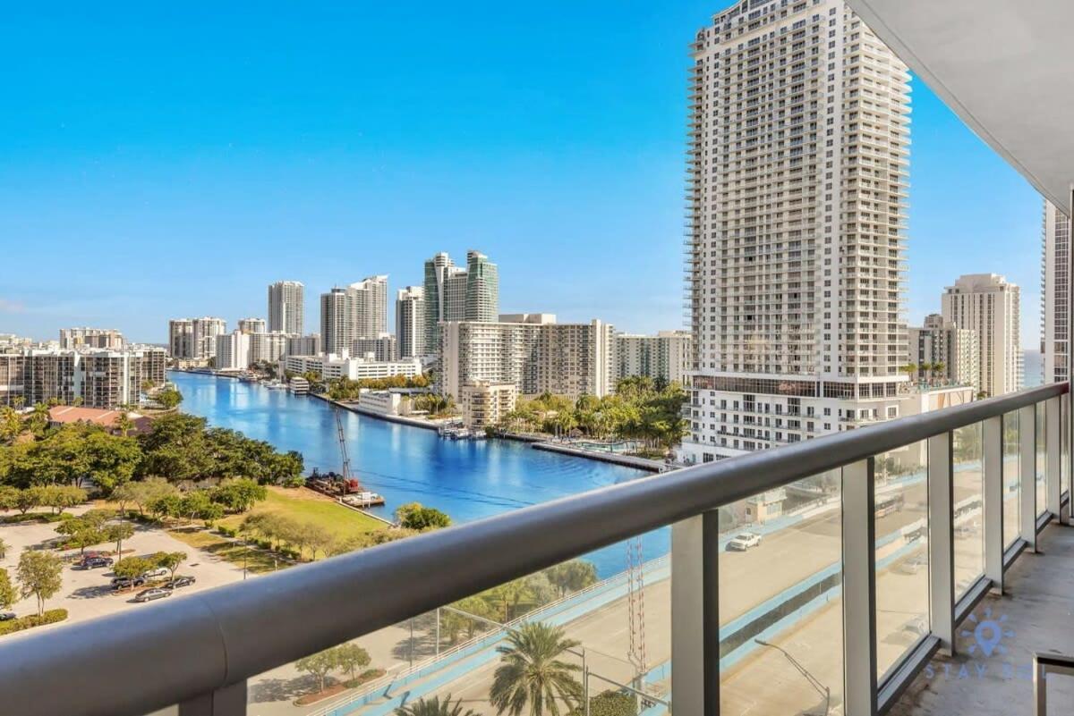 Infinite Views, Amazing Pool, Gym, Near Beach Plaja Hallandale Exterior foto