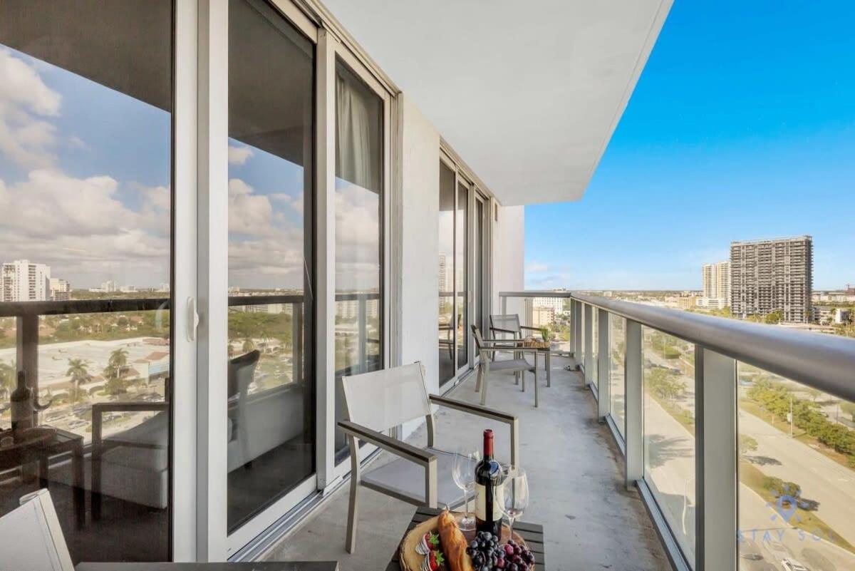 Infinite Views, Amazing Pool, Gym, Near Beach Plaja Hallandale Exterior foto