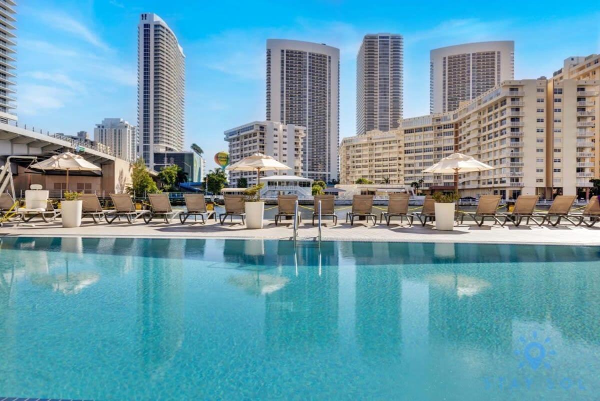 Infinite Views, Amazing Pool, Gym, Near Beach Plaja Hallandale Exterior foto